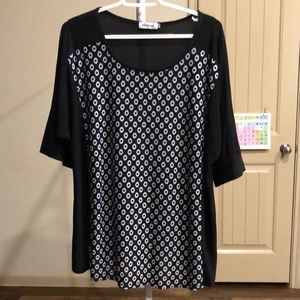 Black tunic. Size 4x but runs small as 3x